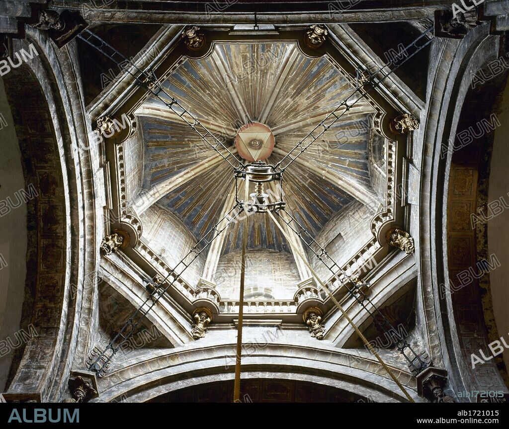Spain, Galicia, La Coru–a province. Santiago de Compostela. Cathedral. Octogonal lantern tower at the crossing of the transept. Inside view of the dome (14-15th centuries) with the contraption designed by Juan Bautista Celma in 1599 to uphold the Botafumeiro.