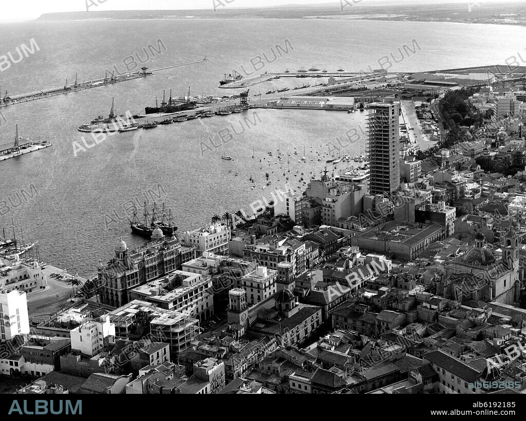 PUERTO DE ALICANTE - 1954 - FOTOGRAFIA EN BLANCO Y NEGRO.