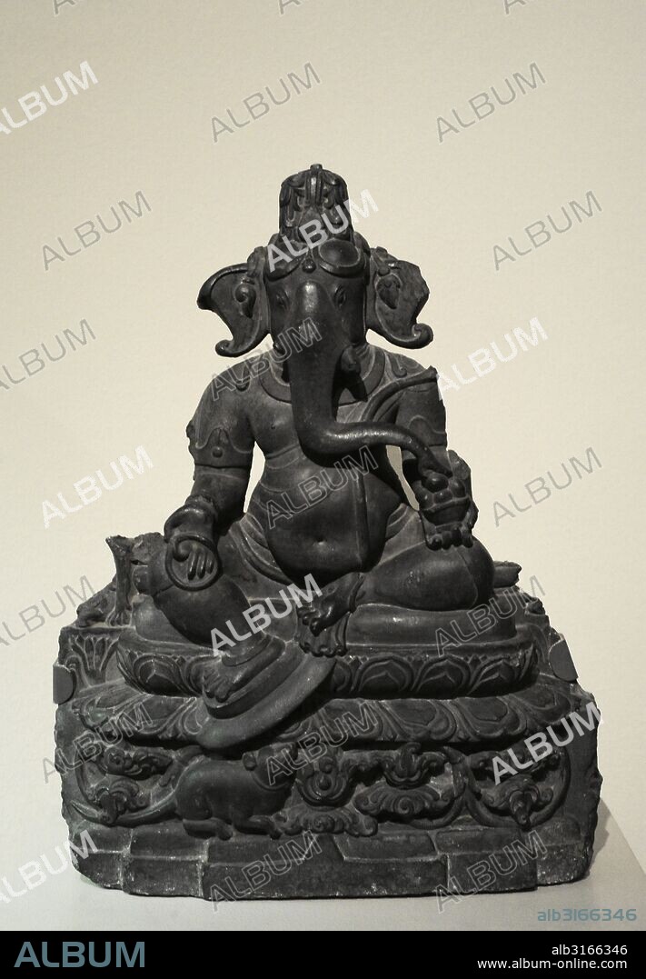Arte. Asia. Hinduismo. Ganesha, divinidad hinduista con cuerpo humano y cabeza de elefante. Escultura de Ganesha sentado, realizada en pilita. Finales de la Dinastía Pala, siglo XII. Museo de Arte Popular (Museum für Völkerkunde), Berlin. Alemania.