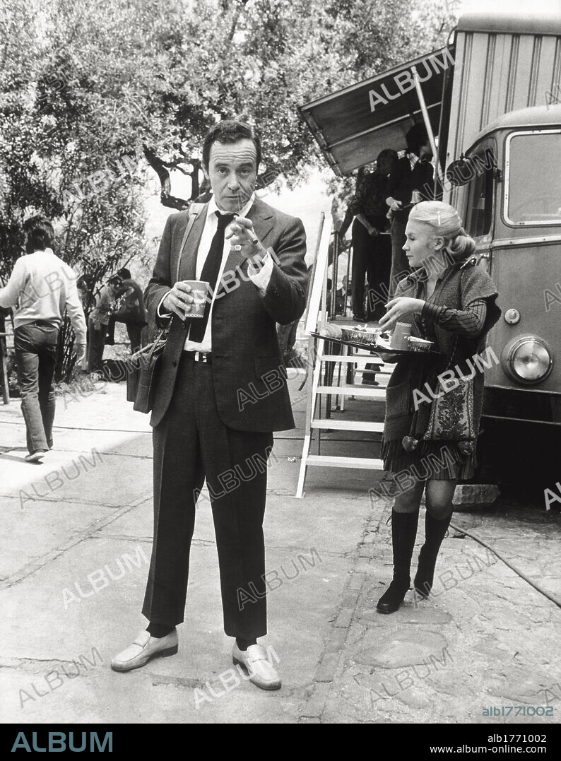Jack Lemmon and Juliet Mills on the set. The US actors Jack Lemmon and Juliet Mills on lunch break, during the shooting of the film 'Avanti!'. Italy, 1972.