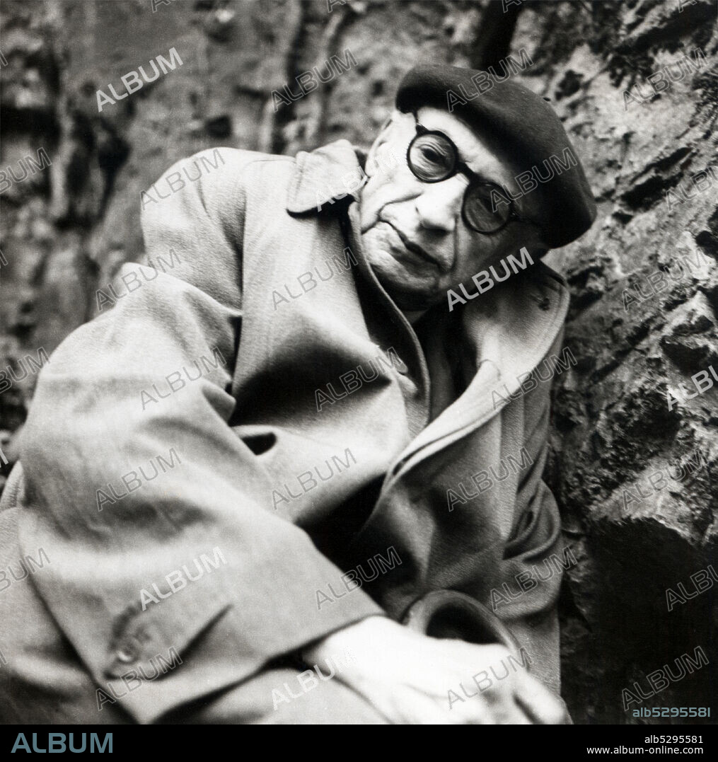 Henri Breuil (1877-1961), naturalista, arqueólogo, prehistoriador, geólogo, etnólogo y abate francés. Año 1960.