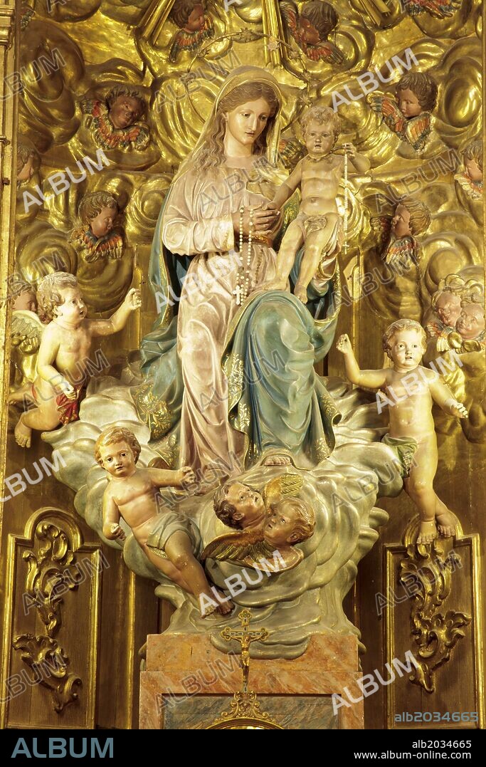 Retablo de la Mare de Deu del Roser.Capilla del roser, siglo XVIII.Iglesia parroquial de San Bartolome, original del siglo XII, reconstrucciones del siglo XVII y siglo XX.Plaça constitució.Soller.Mallorca.Islas Baleares. Spain.