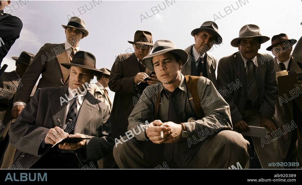 AARON ECKHART and JOSH HARTNETT in THE BLACK DAHLIA, 2006, directed by BRIAN DE PALMA. Copyright UNIVERSAL PICTURES.