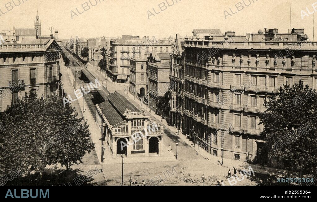 Barcelona. Apeadero del ferrocarril Madrid-Zaragoza-Alicante en el Paseo de Gracia y tramo de vías de la calle Aragón. Año 1905.