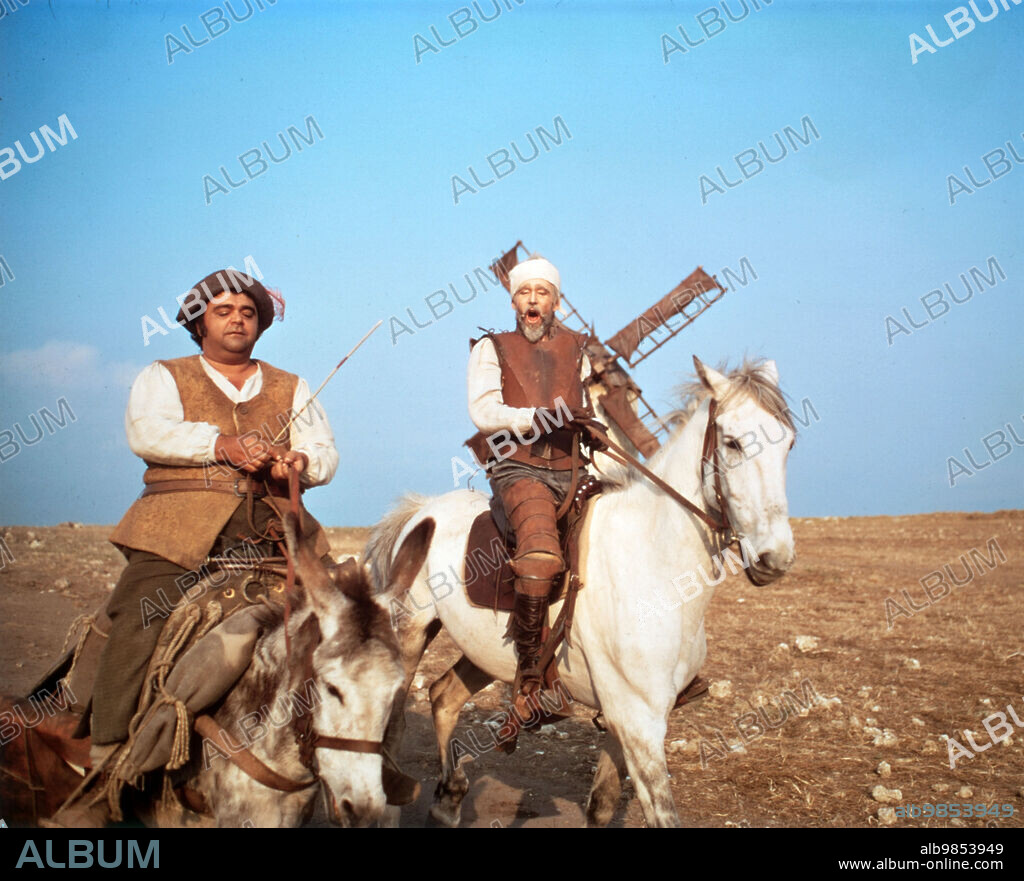 JAMES COCO and PETER O'TOOLE in MAN OF LA MANCHA, 1972, directed by ARTHUR HILLER. Copyright UNITED ARTISTS.