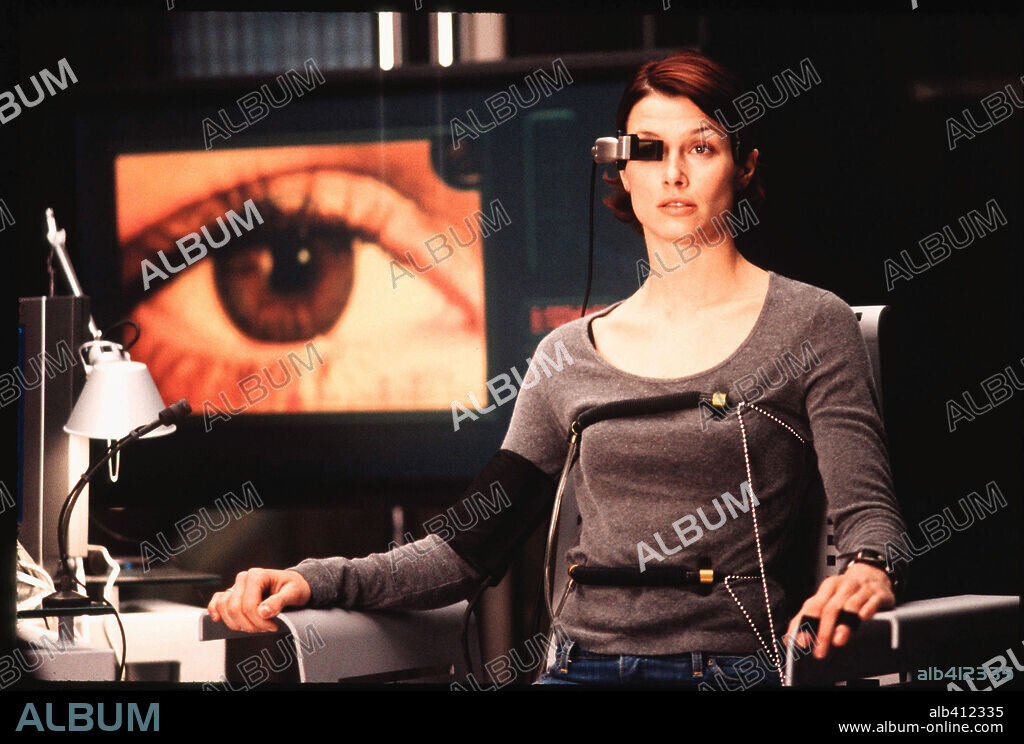 BRIDGET MOYNAHAN in THE RECRUIT, 2003, directed by ROGER DONALDSON. Copyright TOUCHSTONE PICTURES.