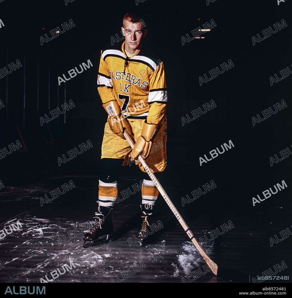 CA 1962 NOV. Ishockeyspelaren Uno "Garvis" Öhrlund i Västerås IK i samband med ishockeysäsongen 1962/1963.. Foto Expressen / TT / Kod: 192. **AFTONBLADET OUT**.
