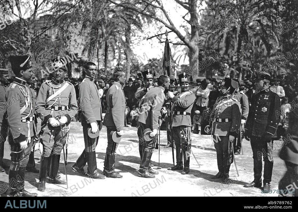 Marzo 1912. Valencia. Jura de la bandera por los Reclutas del regimiento de victoria Eugenia.