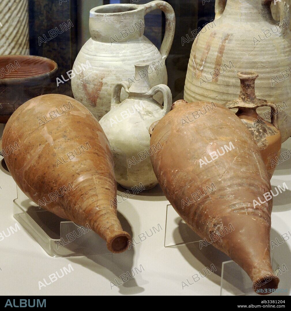 Cerámica de uso cotidiano. Siglos I-IV d. C. Vasos cerámicos diversos (jarras, cazuelas, platos) recuperados en varios sectores de la villa. Tarraco. Museo Nacional Arqueológico. Tarragona. Cataluña. España. Ceramics of everyday use. 1st-4th century AD. Various ceramic vessels (jars, pots, dishes,) recovered in various sectors of the village.