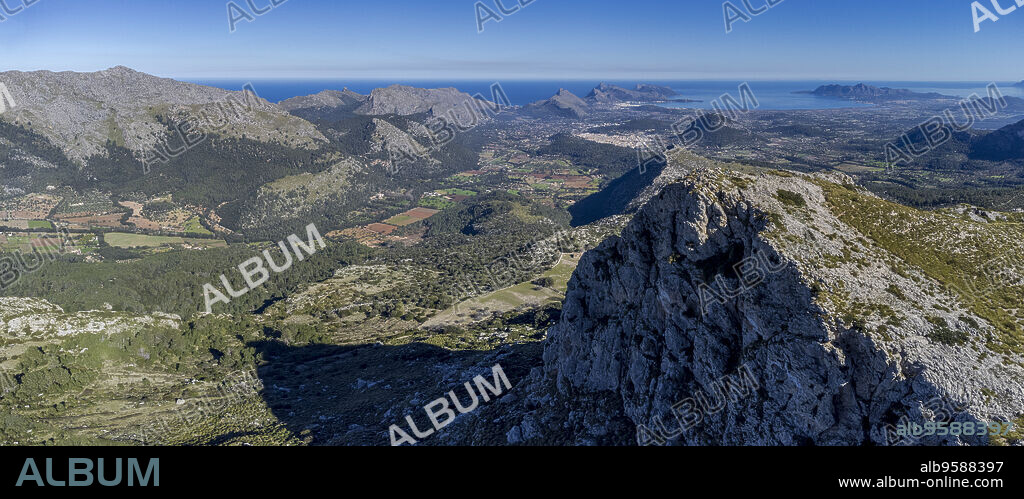 summit of Cucuia de Fartaritx, Alcudia bay in the background, Pollença, Mallorca, Balearic Islands, Spain.