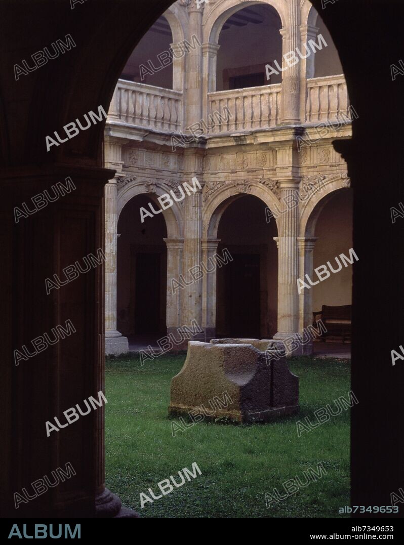 ANTIGUA HOSPEDERIA-PATIO CON POZO EN MEDIO-BARROCO-1715APROX.