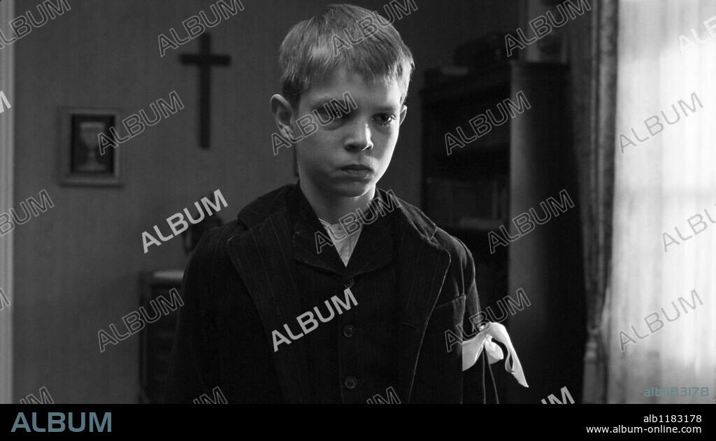 LE RUBAN BLANC, 2009 (DAS WEISSE BAND), réalisé par MICHAEL HANEKE. Copyright LES FILMS DU LOSANGE/WEGA FILM/X-FILME CREATIVE POOL.