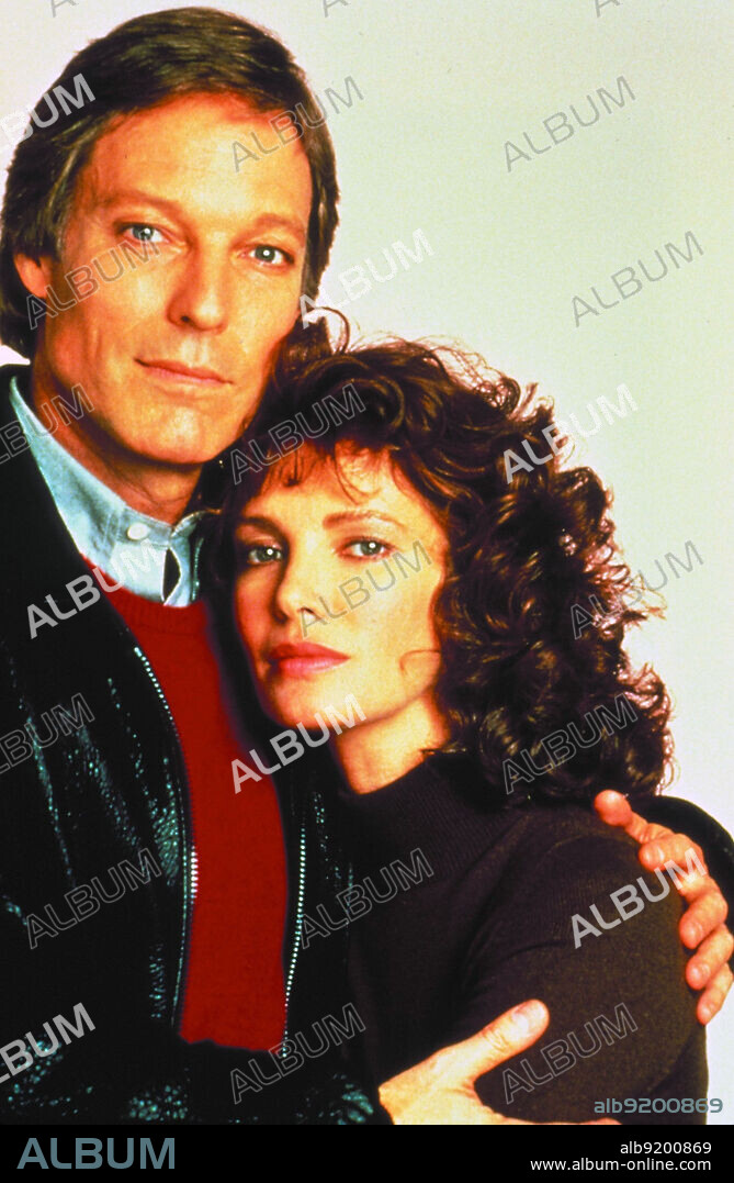 JACLYN SMITH y RICHARD CHAMBERLAIN en LA IDENTIDAD DE BOURNE, 1988 (THE BOURNE IDENTITY), dirigida por ROGER YOUNG. Copyright WARNER BROS. TELEVISION.