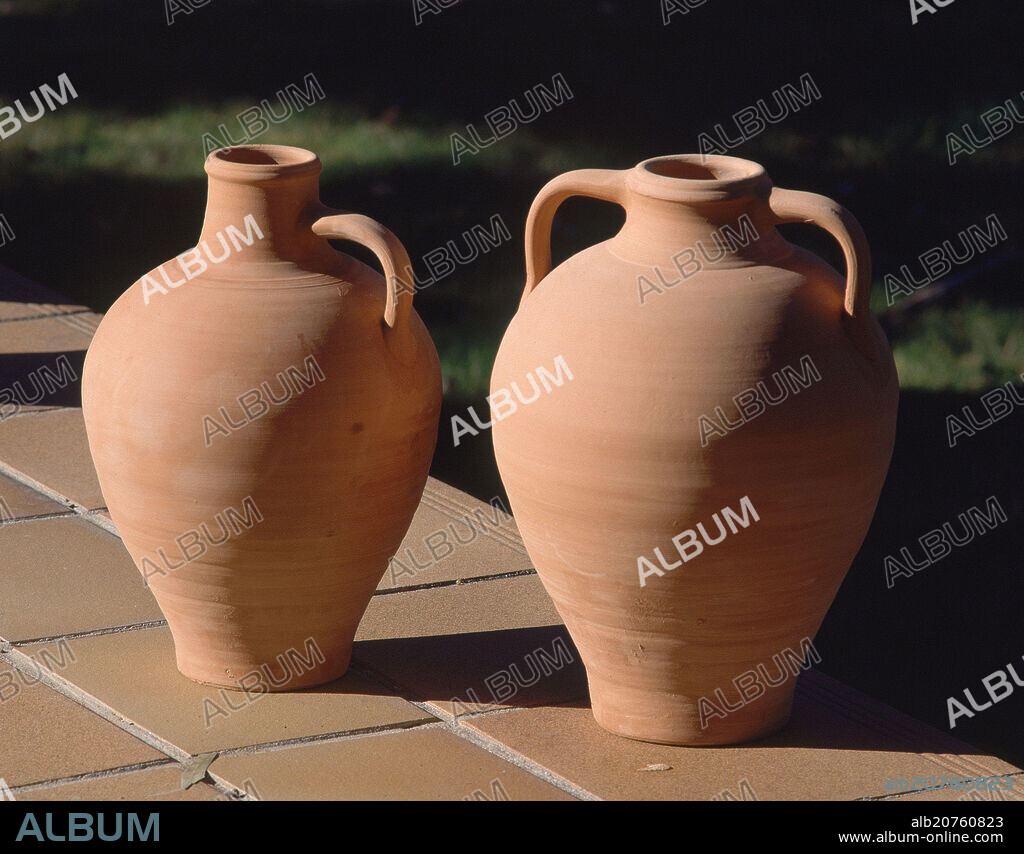 CANTAROS DE CERAMICA PARA AGUA SIN VIDRIAR - SIGLO XX.