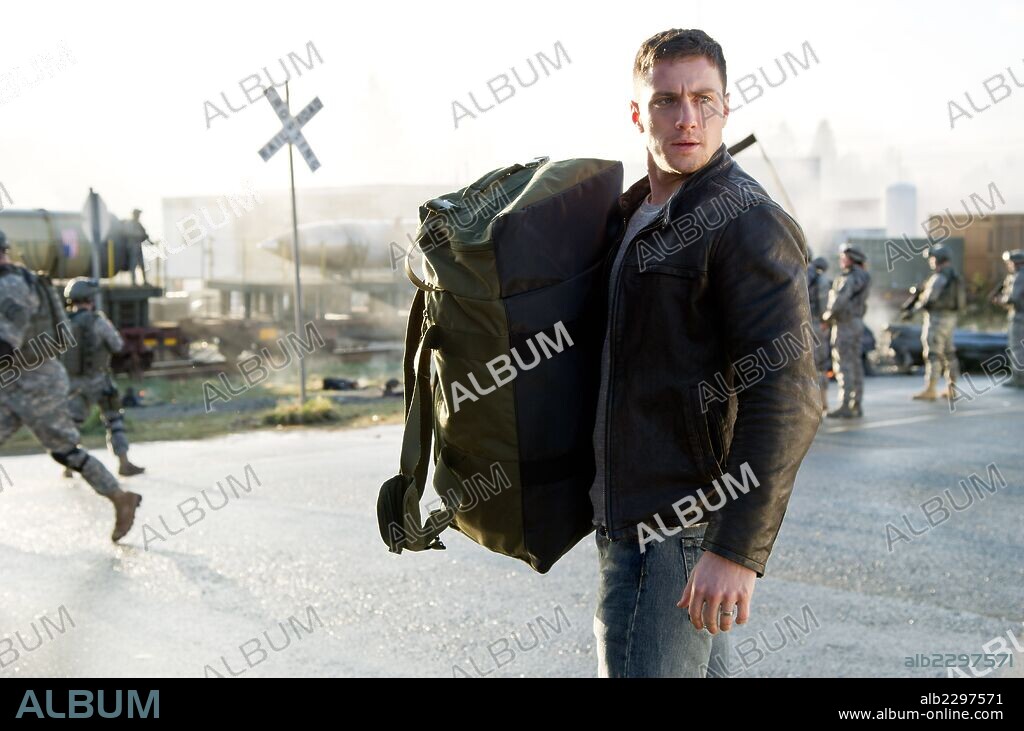AARON TAYLOR-JOHNSON in GODZILLA, 2014, directed by GARETH EDWARDS. Copyright WARNER BROS.