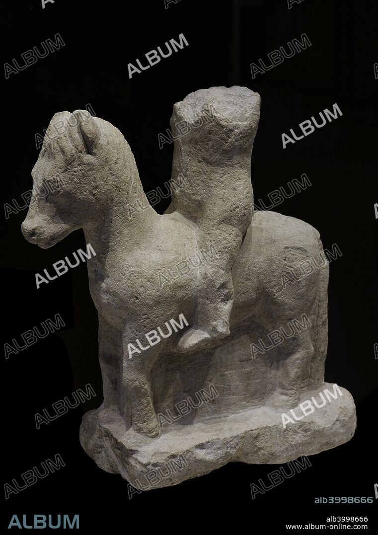 Cultura Ibérica. Escultura de jinete. Siglos III-I a. C. Piedra caliza. Procedente del Santuario del Cerro de los Santos (Montealegre del Castillo, provincia de Albacete). Museo Arqueológico Nacional. Madrid. España.