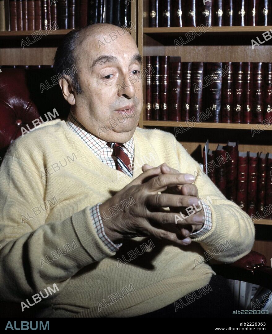 NERUDA , PABLO. NEFTALI RICARDO REYES. ESCRITOR CHILENO.1904 - 1973. FOTOGRAFIADO EN AL AÑO 1969.