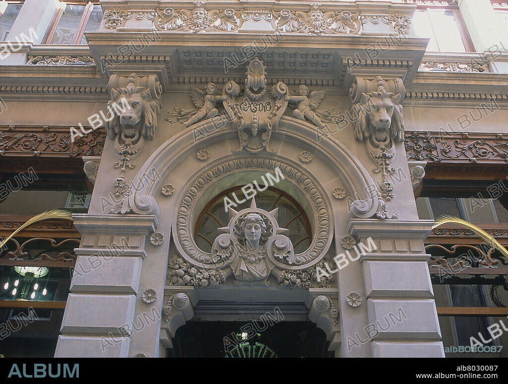 PEDRO CERDAN MARTINEZ (1863-1947). DETALLE DE LA PUERTA DEL GRAN CASINO DE MURCIA - EDIFICIO INICIADO EN 1852 Y ACABADO EN 1901.