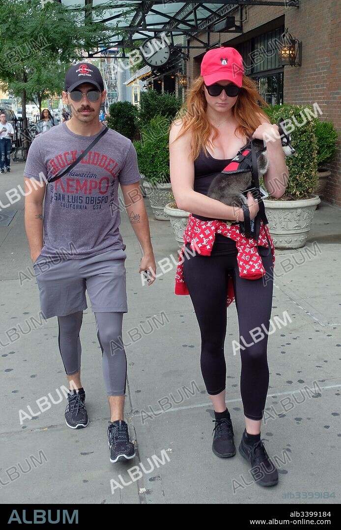 September 7, 2017 - New York, New York, United States - Actress Sophie Turner and musician Joe Jonas take their dog for a walk in the East Village on September 7 2017 in New York City. 07/09/2017