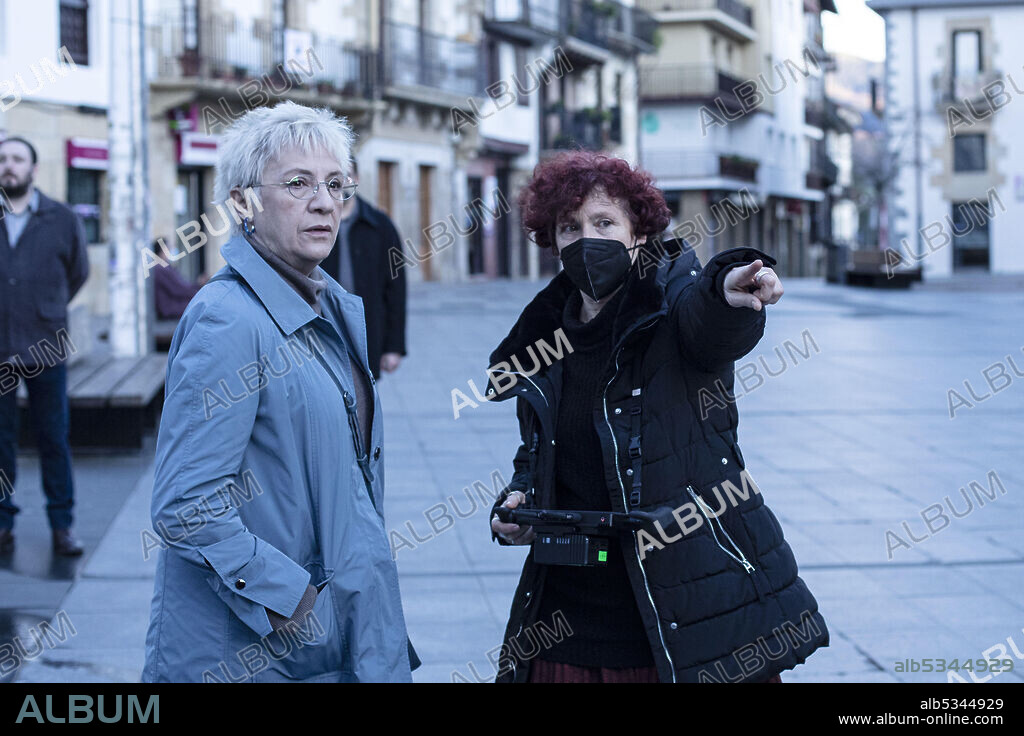 BLANCA PORTILLO y ICIAR BOLLAIN en MAIXABEL, 2021, dirigida por ICIAR BOLLAIN. Copyright Kowalski Films / Feel good Media.