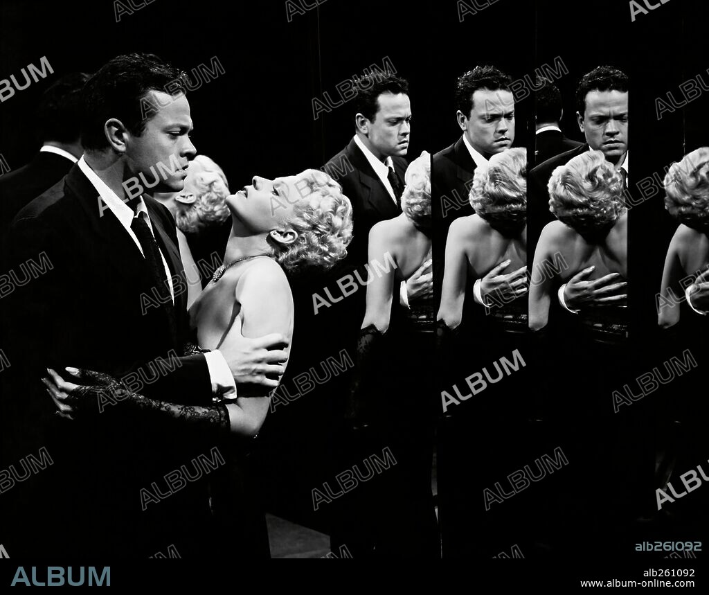 ORSON WELLES et RITA HAYWORTH dans THE LADY FROM SHANGHAI, 1947, réalisé par ORSON WELLES. Copyright COLUMBIA PICTURES / COBURN, BOB.