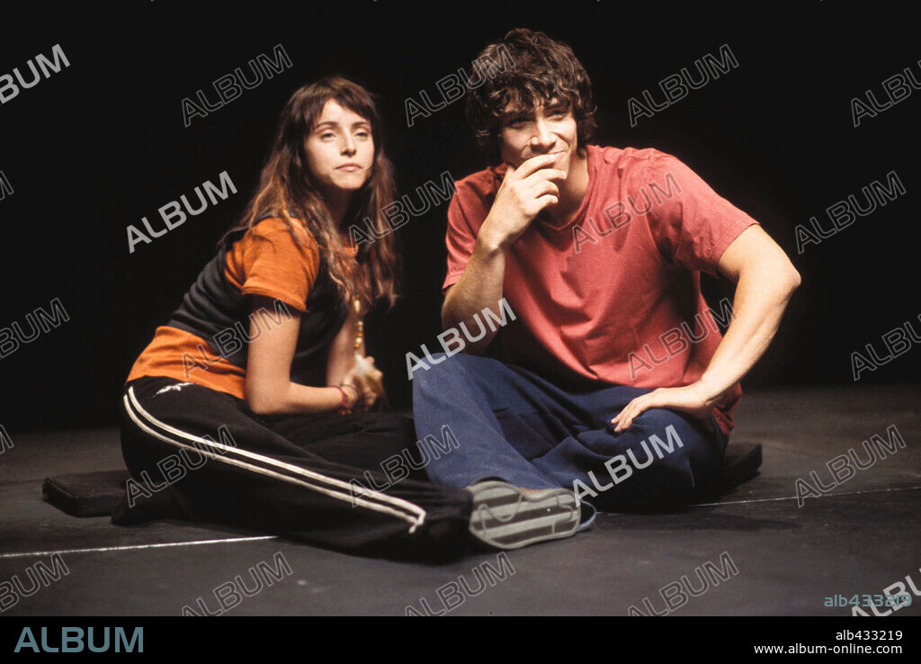 INGRID RUBIO y OSCAR JAENADA en NOVIEMBRE, 2003, dirigida por ACHERO MAÑAS. Copyright TESELA, P.C.