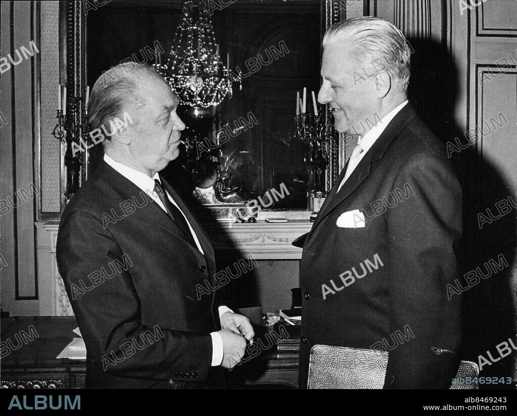 Stockholm 1966-05-23. När utrikesministrarna Torsten Nilsson från Sverige och John Lyng från Norge träffades var det åtskilligt de båda hade att diskutera. Foto: SvD / TT / kod 12014.