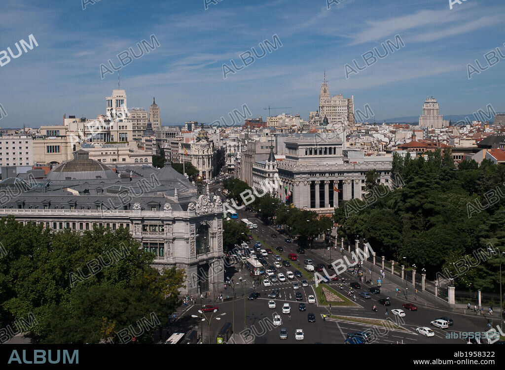 COMUNIDAD DE MADRID. MADRID. Vista de la ciudad desde Plaza Cibeles, calle Acalà. España.