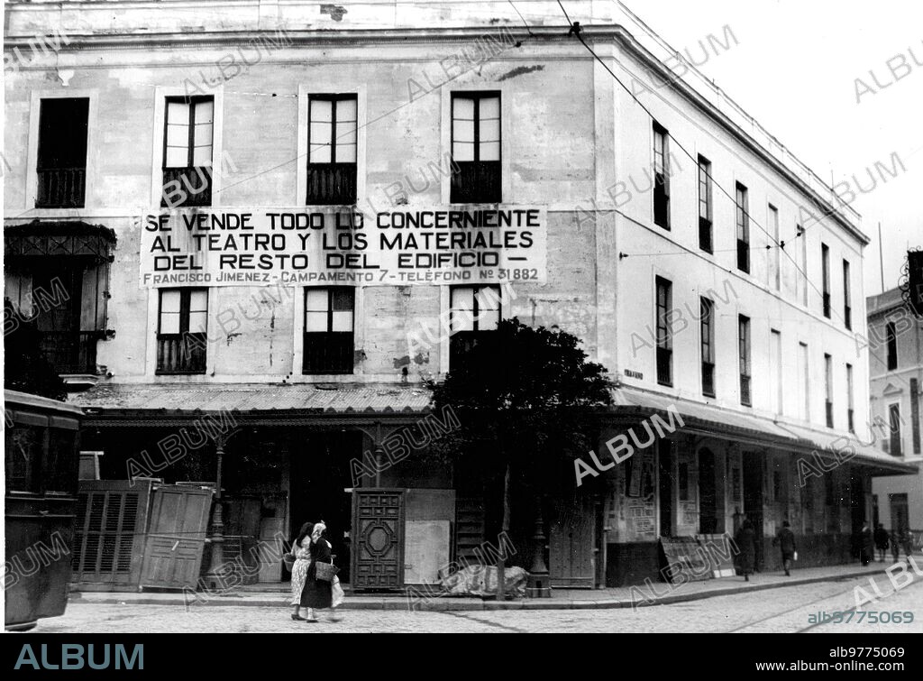 1940. Vista de conjunto del teatro del duque de Sevilla, cuyo derribo Va muy adelantado fecha Aproximada.