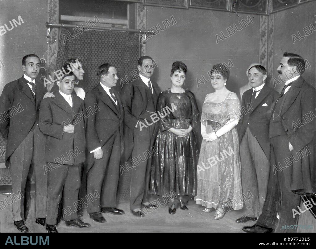 22 marzo 1917. En el teatro Español. Las Notables Artistas Carmen Cobeña y Rafaela Abadía, con Algunos de los Actores y Literatos que Tomaron parte en el homenaje A Zorrilla, Verificado Ayer, por Iniciativa del instituto de cultura.