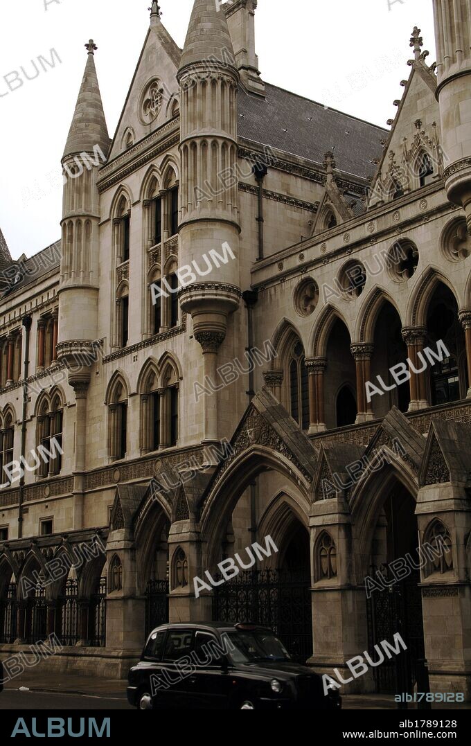 PALACIO DE JUSTICIA (THE ROYAL COURTS OF JUSTICE). Detalle exterior del edificio neogótico inaugurado por la reina Victoria en el año 1882. Londres. Inglaterra. Reino Unido.