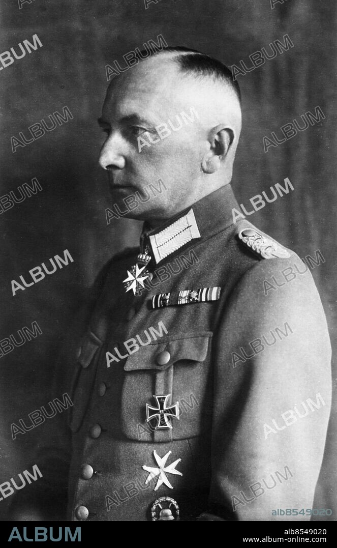 Orig. bildtext... DER NEUE BEFEHLSHABER IM WEHRKREIS III. Als Nachfolgers des zum Chef der Heeresleitung ernannten Generalleutnants Freiherrn von Fritsch ist Oberst von Witzleben, Infanterieführer 6, zum Kammandeur der 3. Division und Befehlshaber im Wehkreis 3 ernannt worden, und zwar unter Beförderung zum Generalmajor. Generalmajor von Witzleben. Anm. E von Witzleben, 1881-1944, tysk militär, deltog i sammansvärjningen mot Hitler 1944 och avrättades persons: Erwin von Witzleben sites: TYSKLAND.