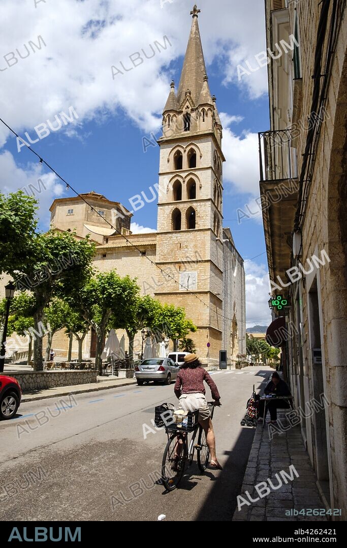 Iglesia parroquial, siglo XVIII , construida sobre una iglesia anterior del siglo XVI, Binissalem, comarca del Raiguer, Mallorca, balearic islands, Spain.
