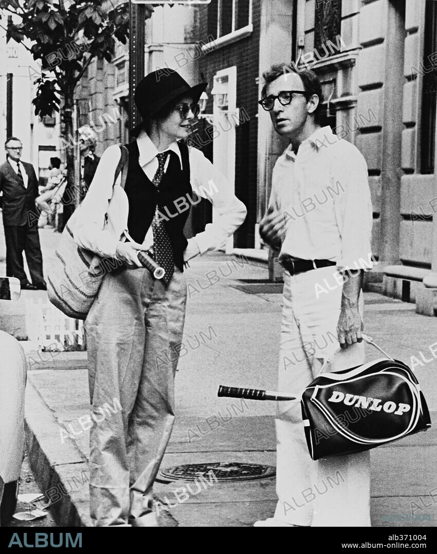 DIANE KEATON und WOODY ALLEN in ANNIE HALL, 1977, unter der Regie von WOODY ALLEN. Copyright UNITED ARTISTS.