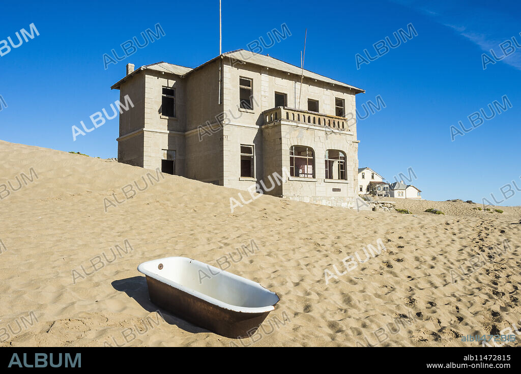 Bathtub standing in the desert, old diamond ghost town, Kolmanskop (Coleman's Hill), near Luderitz, Namibia, Africa.
