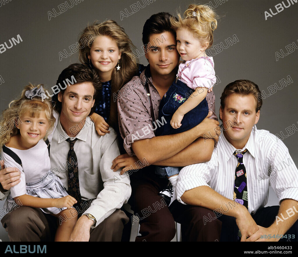 CANDACE CAMERON BURE, DAVE COULIER, ASHLEY OLSEN, MARY KATE OLSEN, BOB SAGET, JOHN STAMOS and JODIE SWEETIN. ASHLEY OLSEN, BOB SAGET, CANDACE CAMERON BURE, DAVE COULIER, JODIE SWEETIN, JOHN STAMOS and MARY-KATE OLSEN in FULL HOUSE, 1987, directed by JEFF FRANKLIN. Copyright LORIMAR PRODUCTIONS.