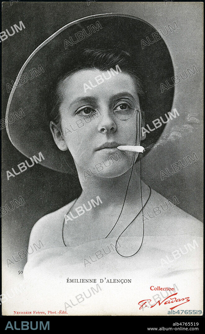 Emilienne d'ALENCON (1870-1946). Photographie de Paul NADAR (1856-1939) pour une carte postale vers 1900 1910. Dans le Paris du debut 20eme le monocle est un objet qui sert de signe de reconnaissance de la communaute lesbienne. Credit : Collection IM/KHARBINE-TAPABOR.