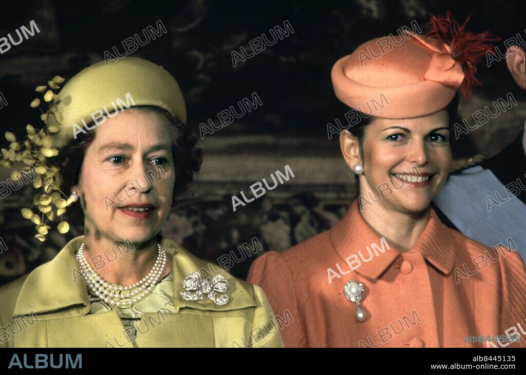 FILE 1983-05-25. Britain's Queen Elizabeth II and Swedish Queen Silvia during a photo session at the Royal Palace in Stockholm, Sweden on May 25, 1983. The British royal couple is in Sweden on a four-day official state visit May 25 to 28.. Photo: Jan Collsioo / SCANPIX SWEDEN / Code: 1001.
