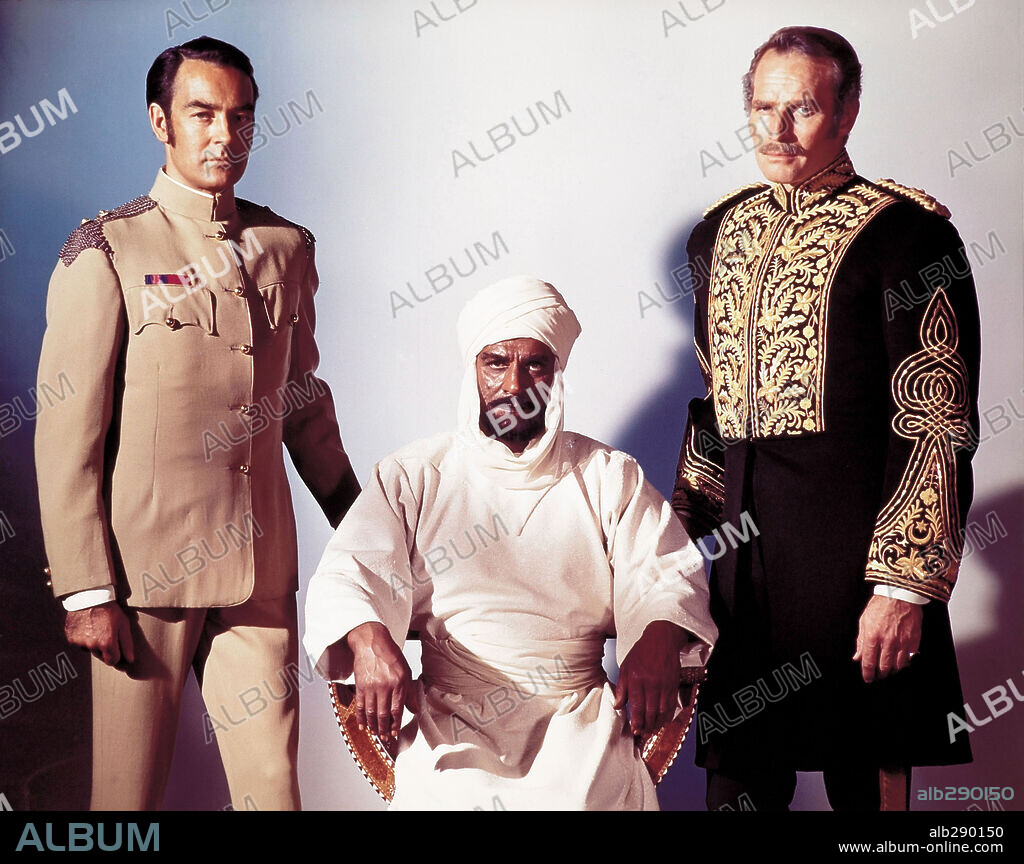 CHARLTON HESTON, LAURENCE OLIVIER und RICHARD JOHNSON in KHARTOUM - DER AUFSTAND AM NIL, 1966 (KHARTOUM), unter der Regie von BASIL DEARDEN. Copyright CINERAMA/UNITED ARTISTS.