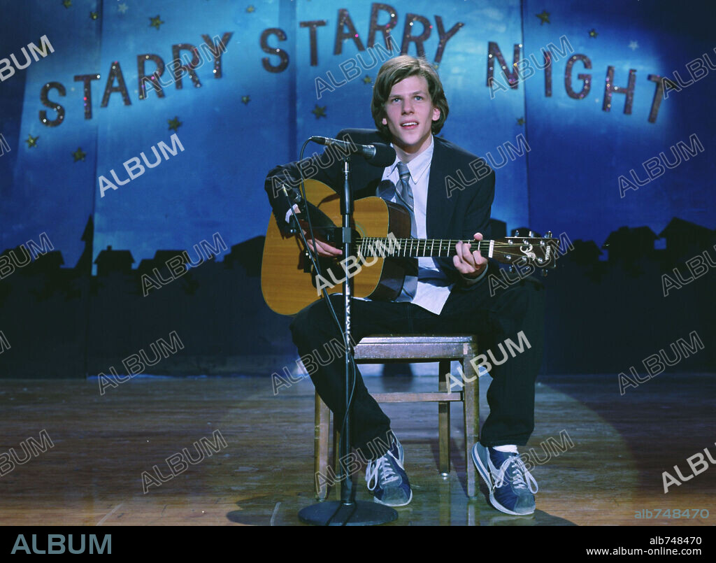 JESSE EISENBERG en UNA HISTORIA DE BROOKLYN, 2005 (THE SQUID AND THE WHALE), dirigida por NOAH BAUMBACH. Copyright AMERICAN EMPIRICAL PICTURES / HAMILTON, JAMES.