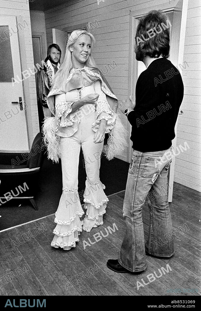 Swedish pop group Abba member Agnetha Faltskog speaks to concert organizer Thomas Johansson in front of band member Benny Andersson in the dressing room before a concert at Gamleby Folkpark in Vastervik, Sweden, July 9, 1975, during Abba Folkpark Tour 1975.. Photo: Christer Kindahl / Kamerabild / TT News Agency / Code 3019. 75-64239.