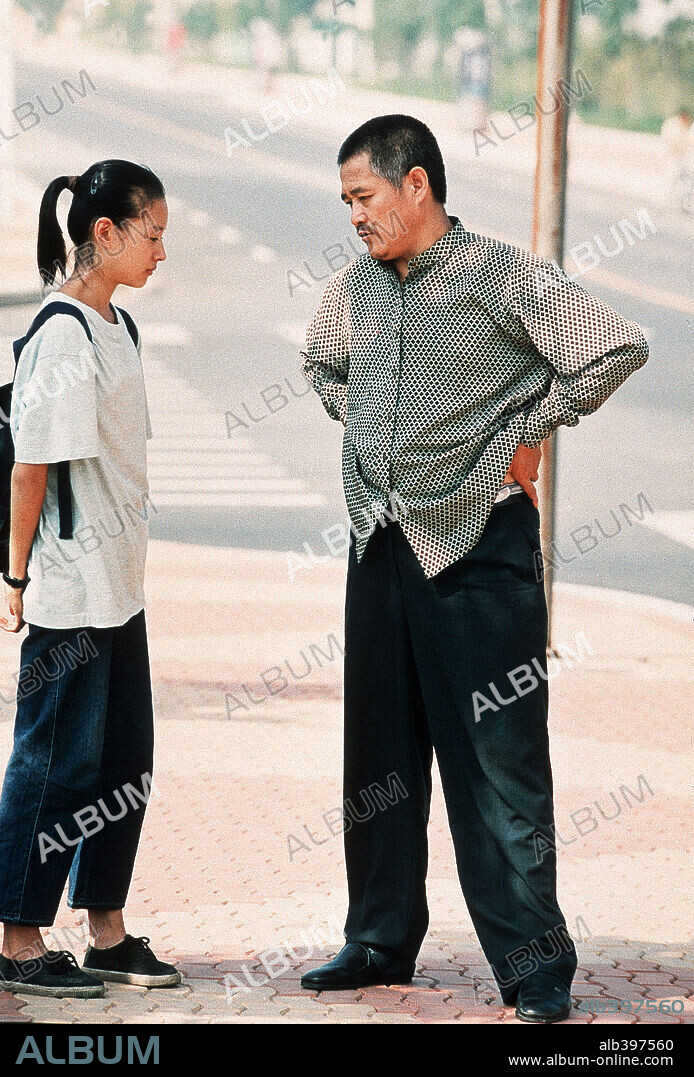 DONG JIE and ZHAO BENSHAN in HAPPY TIMES, 2000 (XINGFU SHIGUANG), directed by YIMOU ZHANG. Copyright GUANGXI FILM STUDIO/ZHUHAI ZHENRONG CO.
