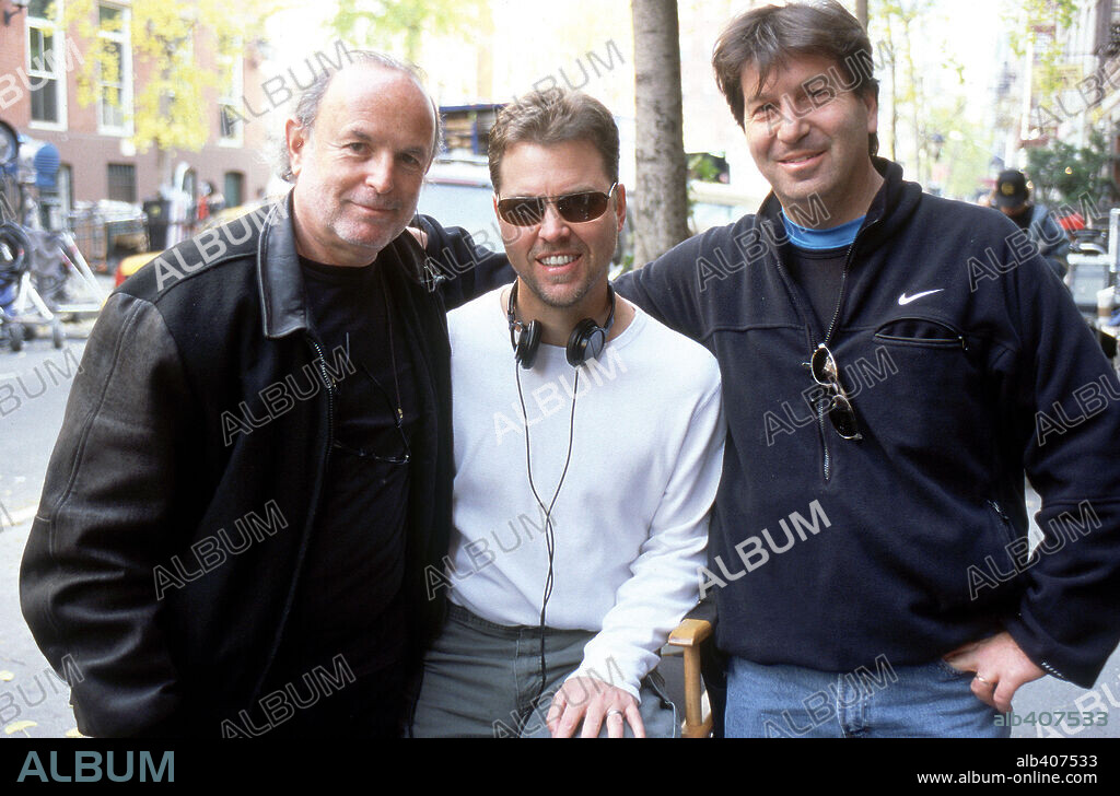 AVI ARAD, GARY FORTER et MARK STEVEN JOHNSON dans DAREDEVIL, 2003, réalisé par MARK STEVEN JOHNSON. Copyright TM/20 TH CENTURY FOX/REGENCY ENTERPRISES / WETCHER, BARRY.
