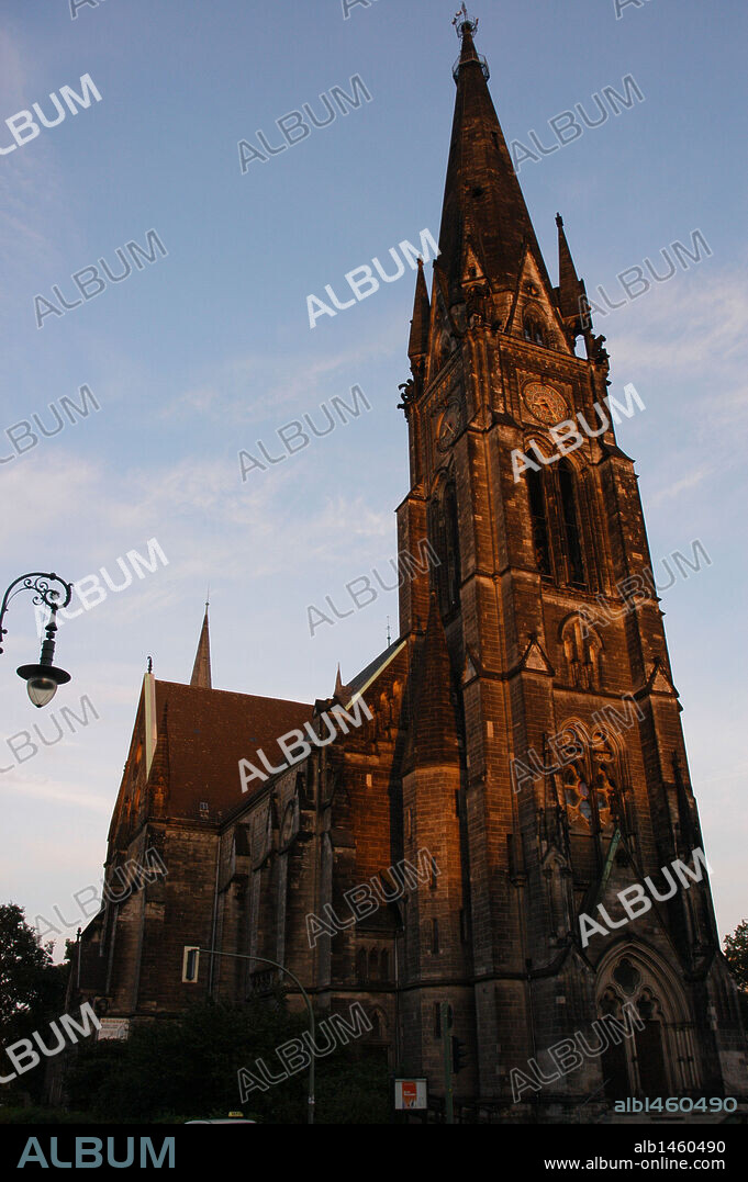 ALEMANIA. BERLIN. Vista al atardecer de la KIRCHE AM SUDSTERN, en el barrio de Kreuzberg. S. XIX.