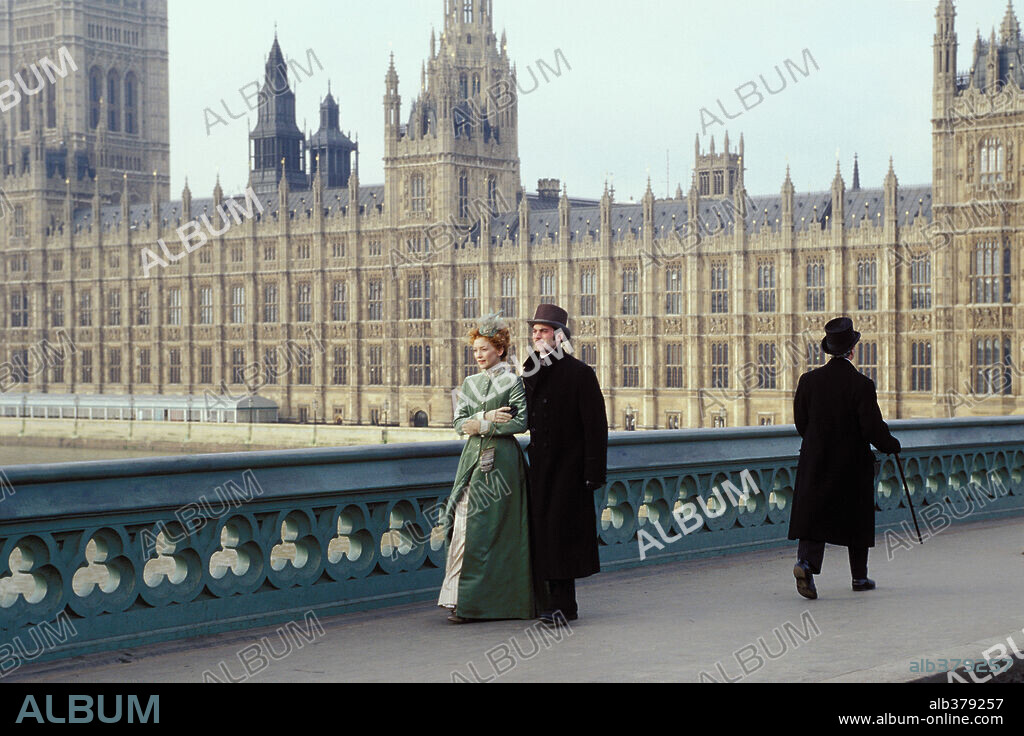 KATE HUDSON and WES BENTLEY in THE FOUR FEATHERS, 2002, directed by SHEKHAR KAPUR. Copyright PARAMOUNT PICTURES.