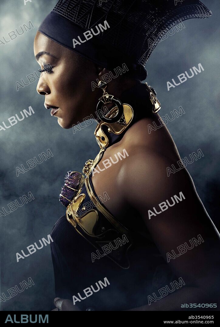 ANGELA BASSETT en BLACK PANTHER, 2018, dirigida por RYAN COOGLER. Copyright MARVEL STUDIOS/WALT DISNEY PICTURES.