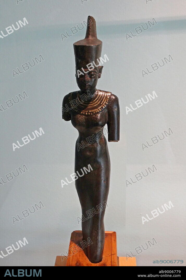 Figure of the goddess Neith. Bronze and gold. 26th Dynasty (664-525 BC) This goddess, from the city of Sais, wears her most distinctive attribute, the Red Crown of Lower Egypt . The Greeks identified her with Athena.