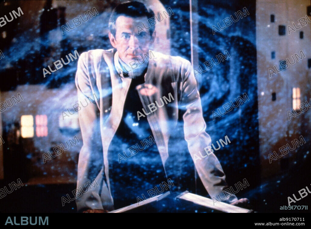 ANTHONY PERKINS en EL ABISMO NEGRO, 1979 (THE BLACK HOLE), dirigida por GARY NELSON. Copyright WALT DISNEY PRODUCTIONS.