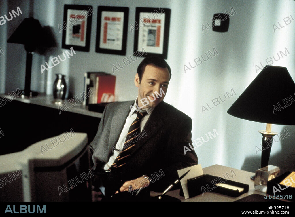 KEVIN SPACEY in AMERICAN BEAUTY, 1999, directed by SAM MENDES. Copyright TM & DREAMWORKS / SEBASTIAN, LOREY.