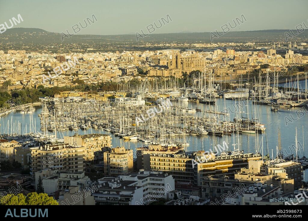 port of Palma de Mallorca and cathedral of santa maria de Mallorca, Palma, Mallorca, Balearic islands, spain.